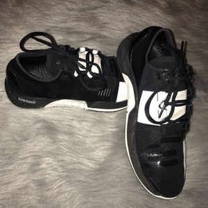 Men’s Under Armour shoes, fits women’s size 9